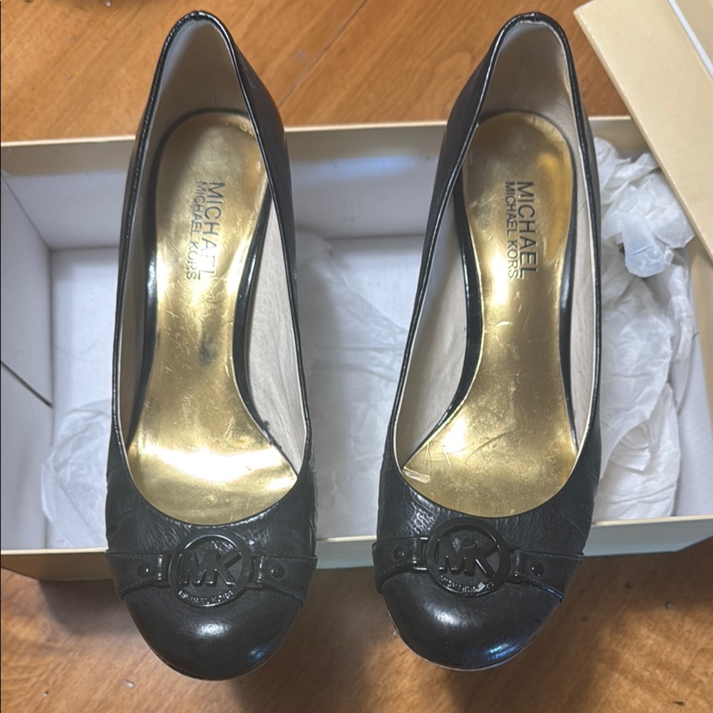 Michael Kors Black Heeled Shoes Sleek Design